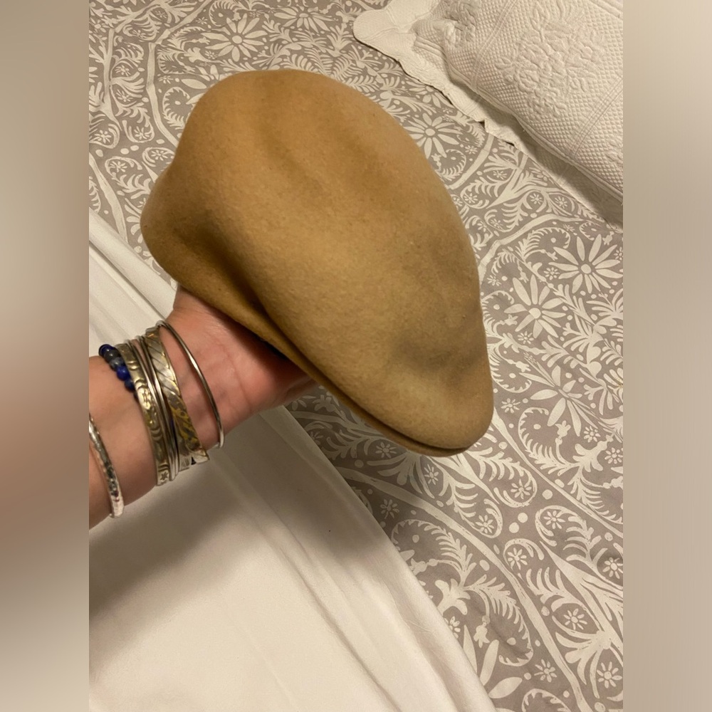 Size S/M banana republic 100% wool cap